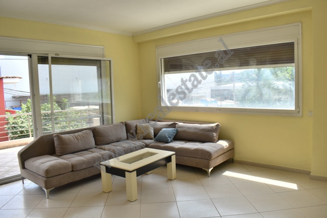 Apartament 2+1 me qira ne rrugen Kasem Shima prane Casa Italia ne Tirane.
Nodhet ne katin 2 te nje 